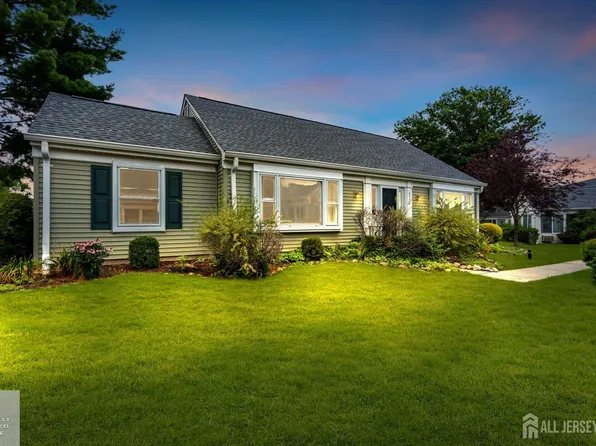 452 Roxbury Ln #A, Monroe Township, NJ 08831