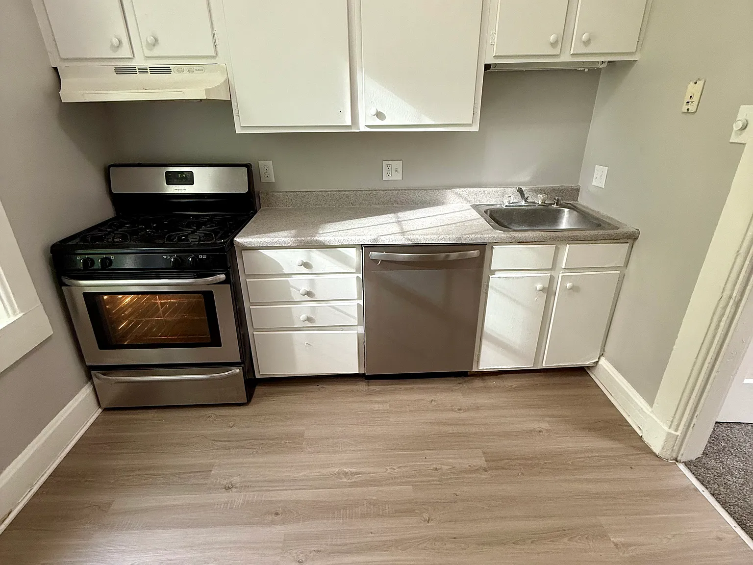 2 bed, 1100 sqft, $1,295 — Photo 2