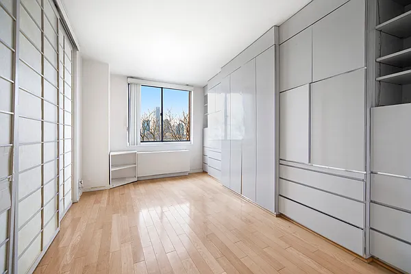 Sold by LEE & ASSOCIATES NYC RESIDENTIAL LLC | media 16