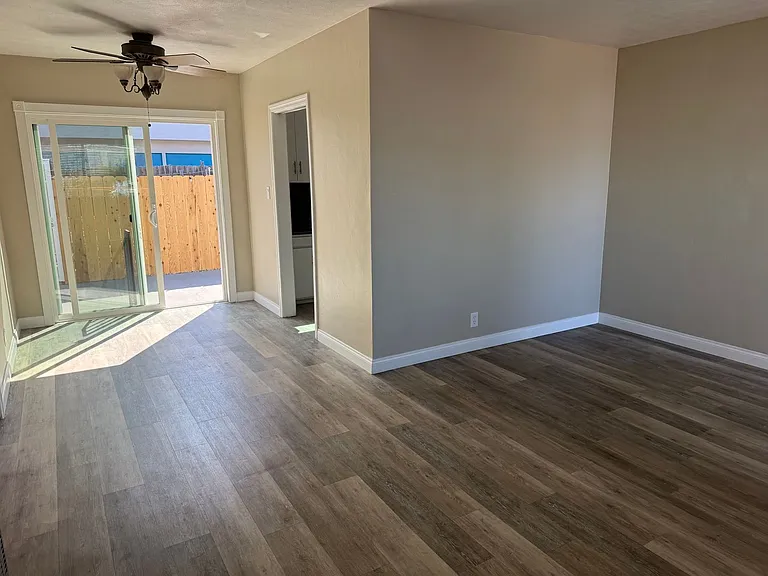 522 N Ditmar St — Photo 3