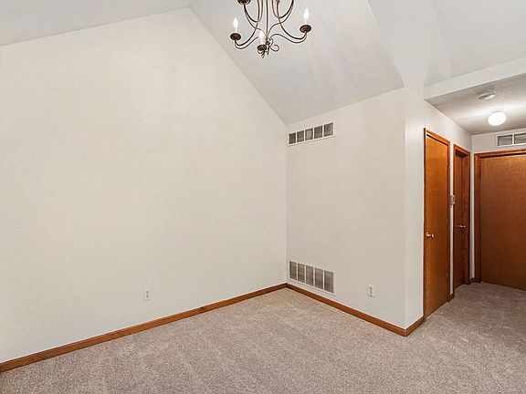 5th image of 308 Marigold Cir