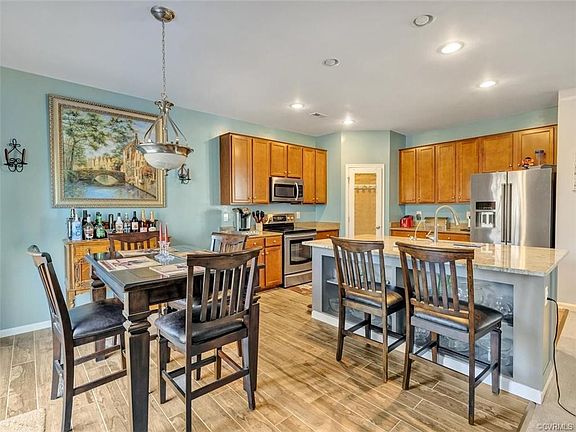 5th image of 8918 Hollycroft Ct