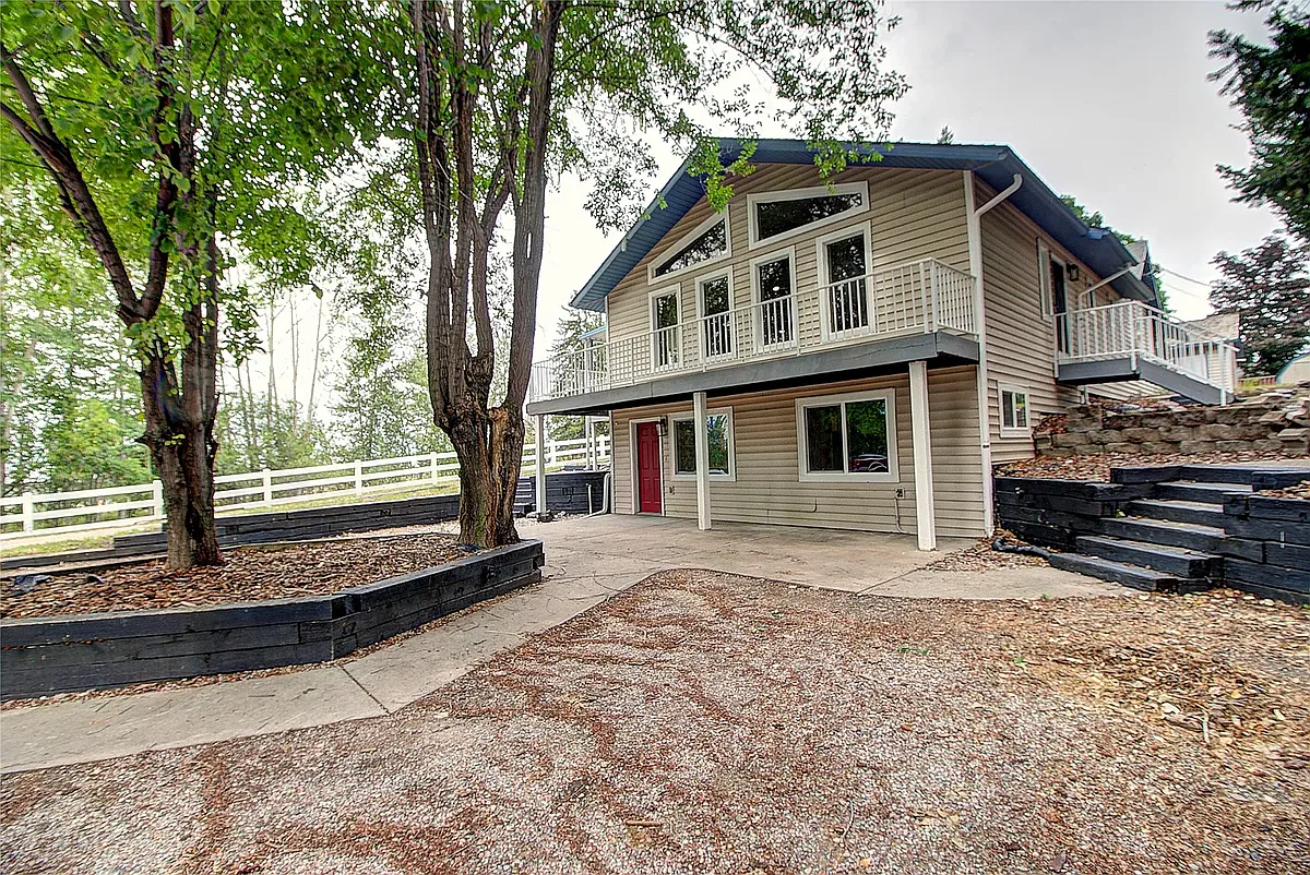 Building Photo - 1215 Hillcrest Dr #B