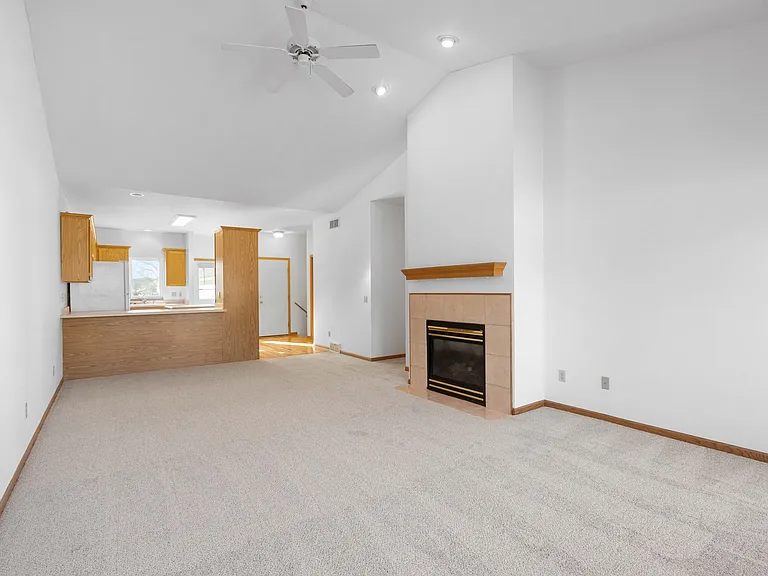 6083-6098 Viroqua Dr — Photo 5