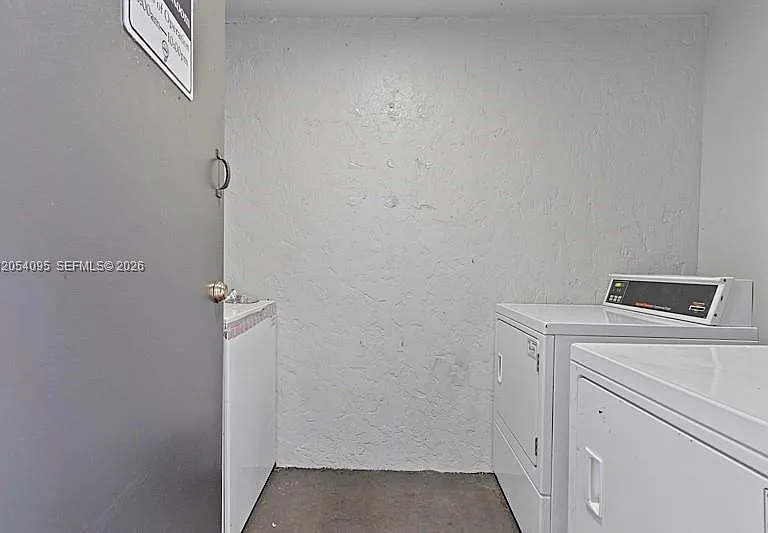 1201 Lake Victoria Dr #V — Photo 23