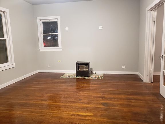 3rd image of 2219 E Houston St