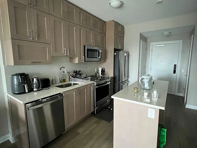 460 Gordon Krantz Ave #321 — Photo 1