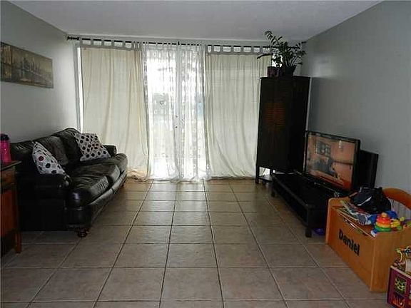 4th image of 1780 191st St APT 805-2