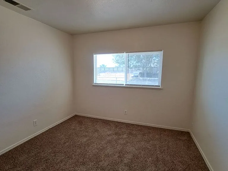 2221 S Poppy — Photo 10