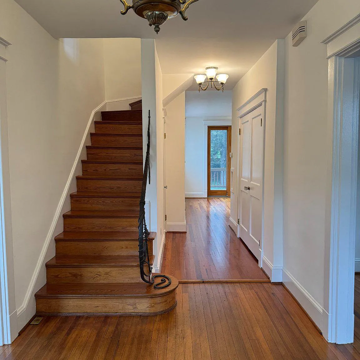 4 bed, 4.0 bath, 2176 sqft, $6,500 — Photo 4