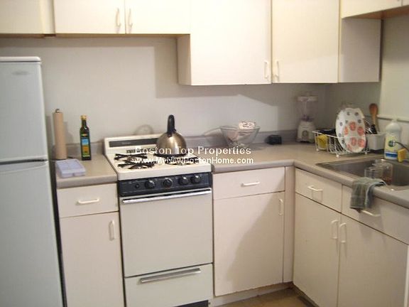 3rd image of 95 Westland Ave #505