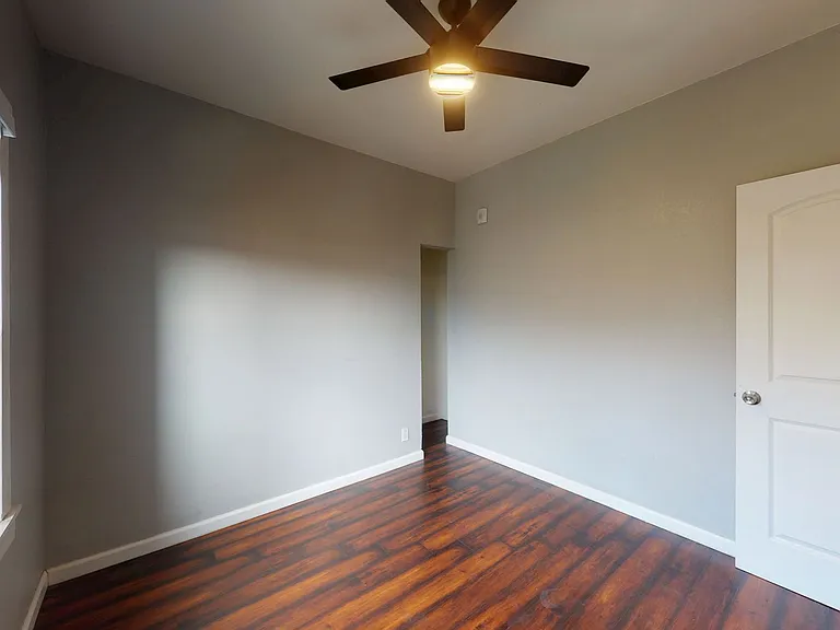 5452 Bancroft Ave — Photo 28