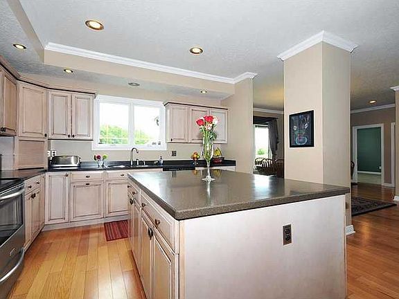 4th image of 6820 Mockernut Dr