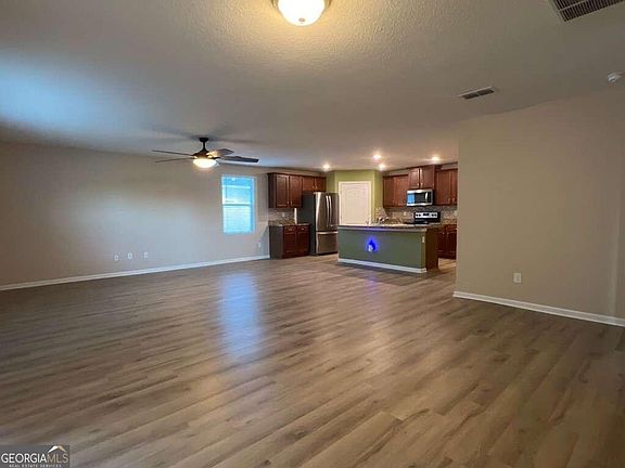 5th image of 306 Cedar Breeze Dr