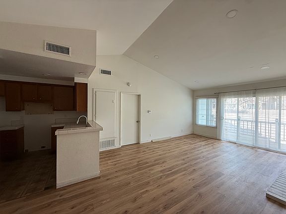 5th image of 8721 Endsleigh Ave Unit F