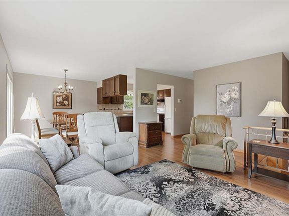 5th image of 1105 Barry Avenue