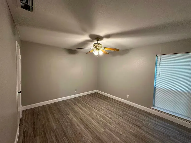 901 Wandering Way Dr — Photo 11