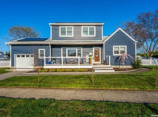 716 Shore Rd, Lindenhurst, NY 11757