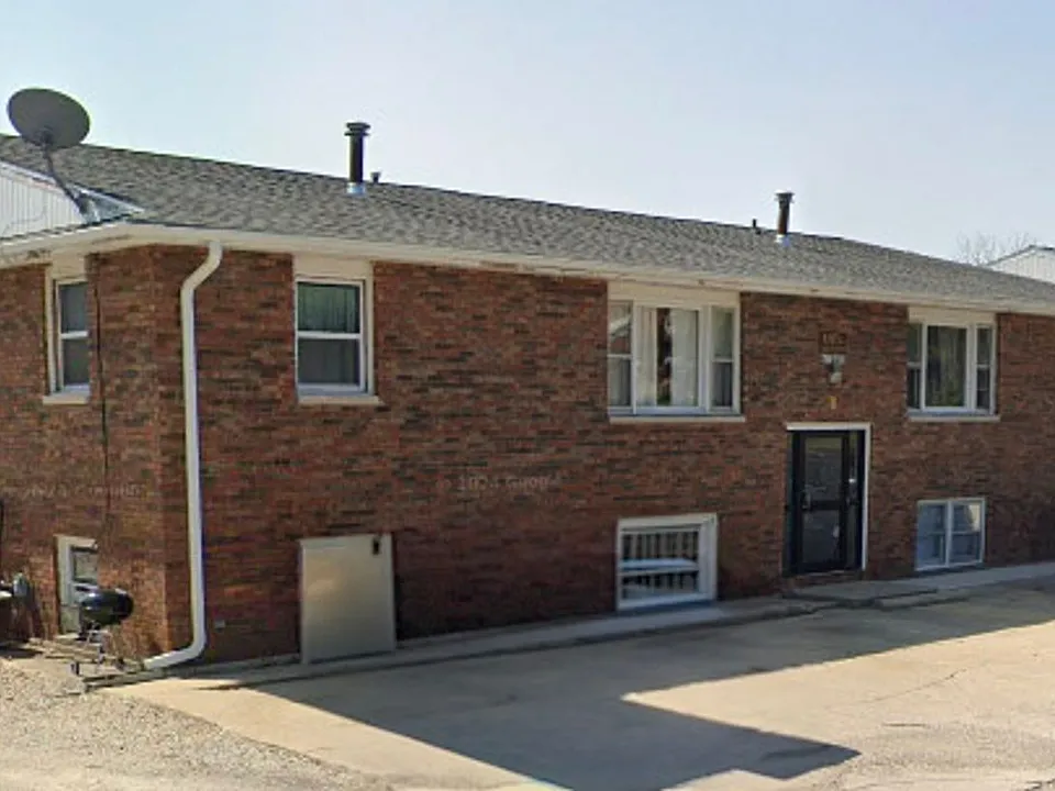 202 W Commercial St