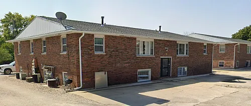 202 W Commercial St Photo 1