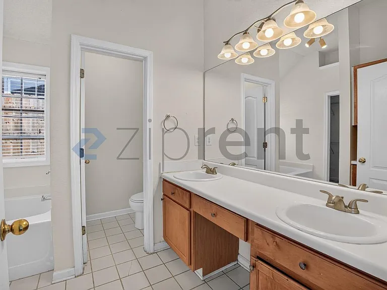 2882 Newtons Crest Cir — Photo 25