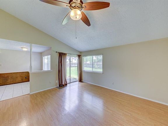 4th image of 2802 Heritage Bend Dr