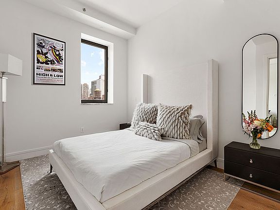 4th image of 305 E 61st St #505