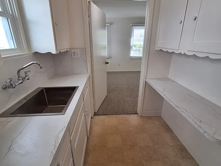 903 W Bay Ave — Photo 6