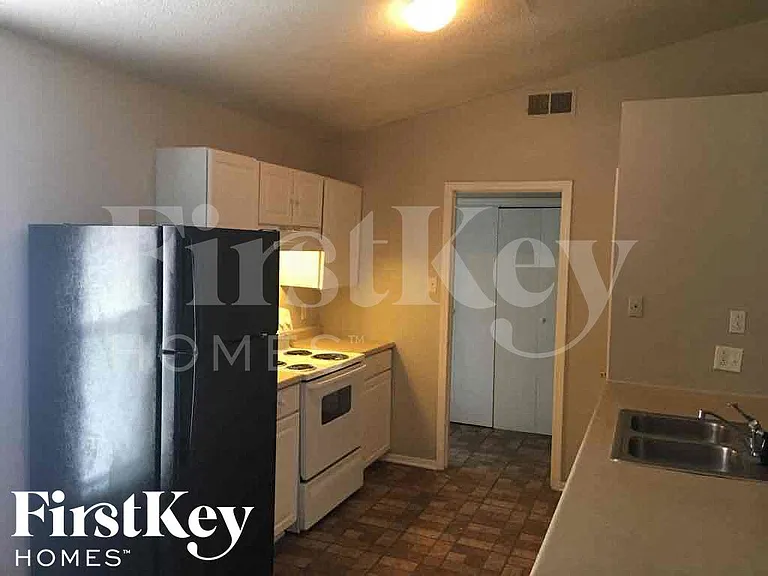 5749 Jardin Pl — Photo 5