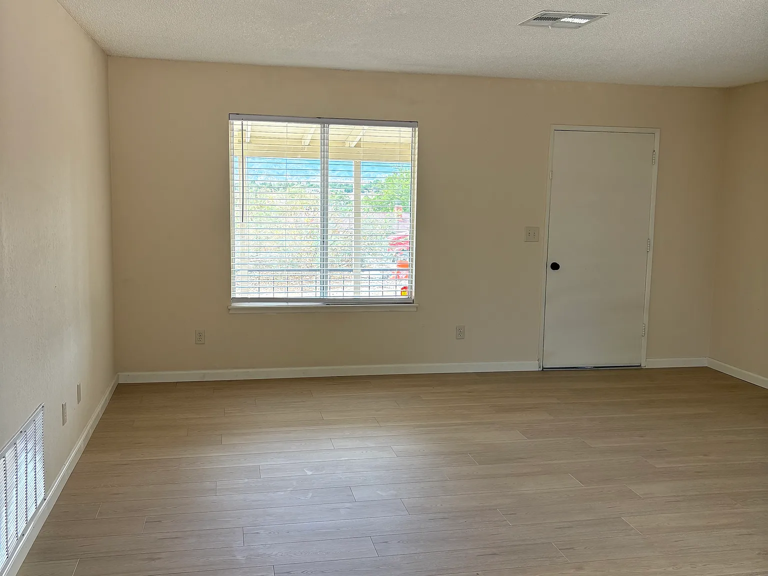2 bed, 864 sqft, $1,800 — Photo 4