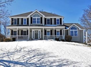 1071 Lincolnshire Dr, North Attleboro, MA 02760