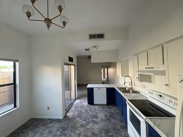 4252 W Pyracantha Dr — Photo 3