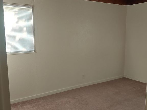 3rd image of 1722 W Polk Way