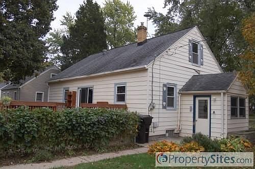 3rd image of 3326 Iroquois Trl