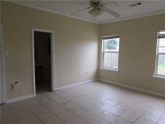 5th image of 5630 New England Dr