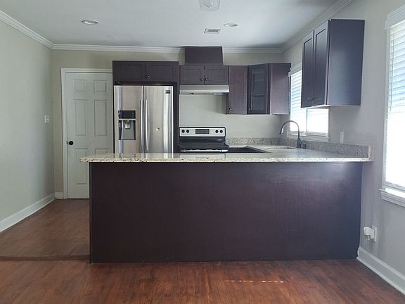 3rd image of 217 Bellview St