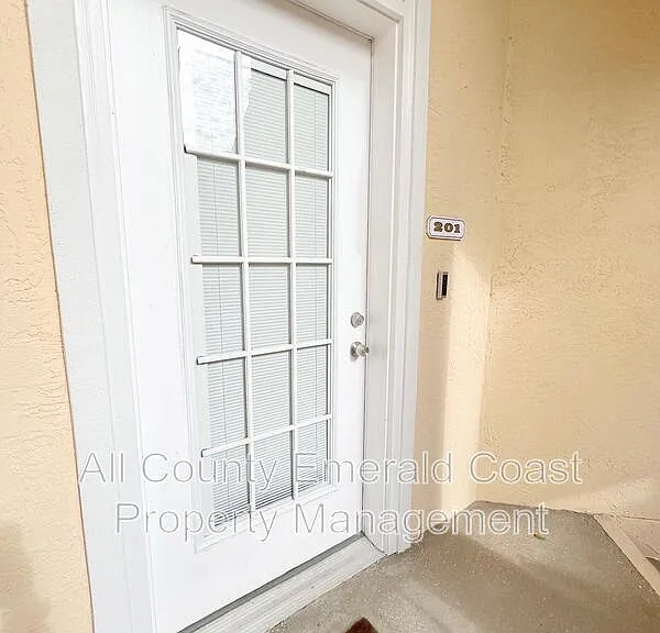 420 Oak Harbour Ln #201 — Photo 5