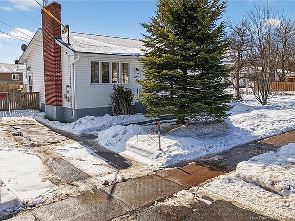 3rd image of 142 Crandall St
