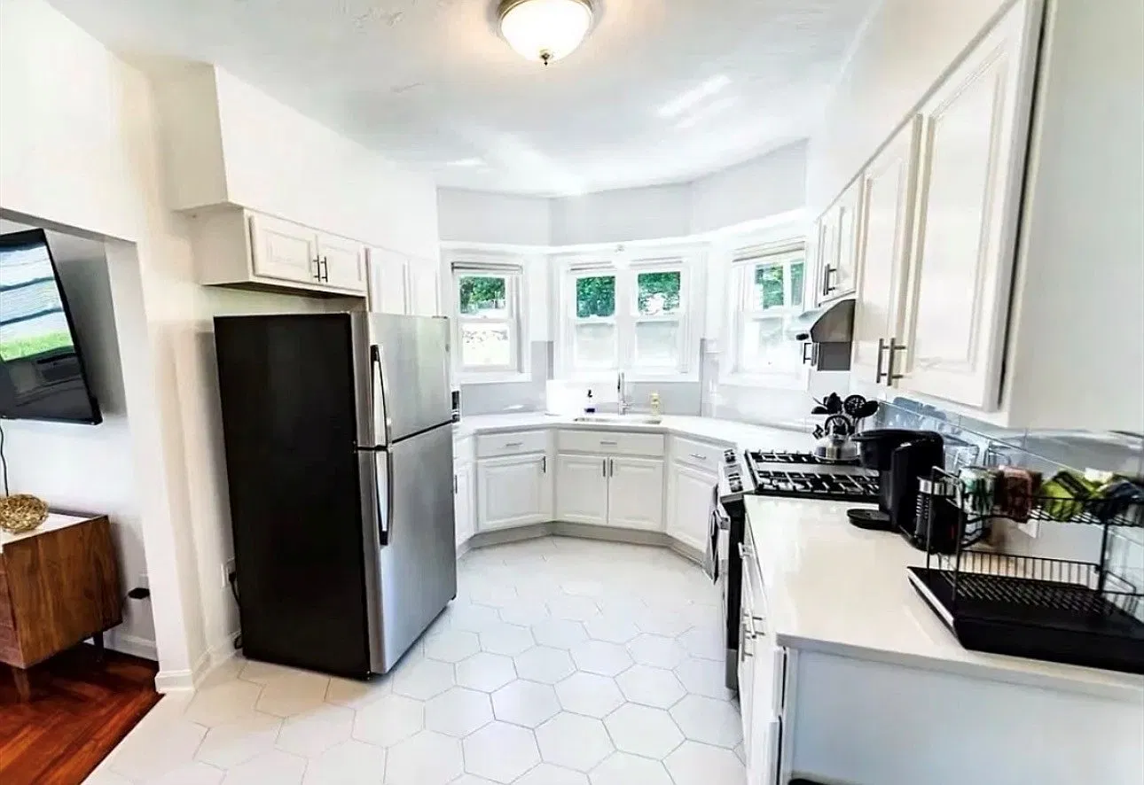2 bed, 900 sqft, $2,300 — Photo 1