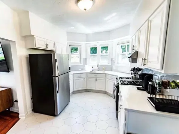 469 Mount Hope Ave #1, Fall River, MA 02724