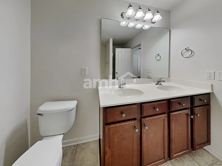 1882 Woodstone Dr — Photo 13