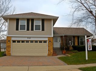 532 Cherrywood Dr, Wheeling, IL 60090