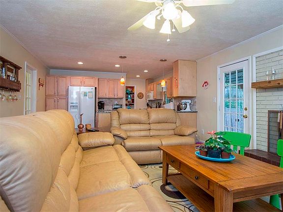 4th image of 3239 Foxwood Trl SE