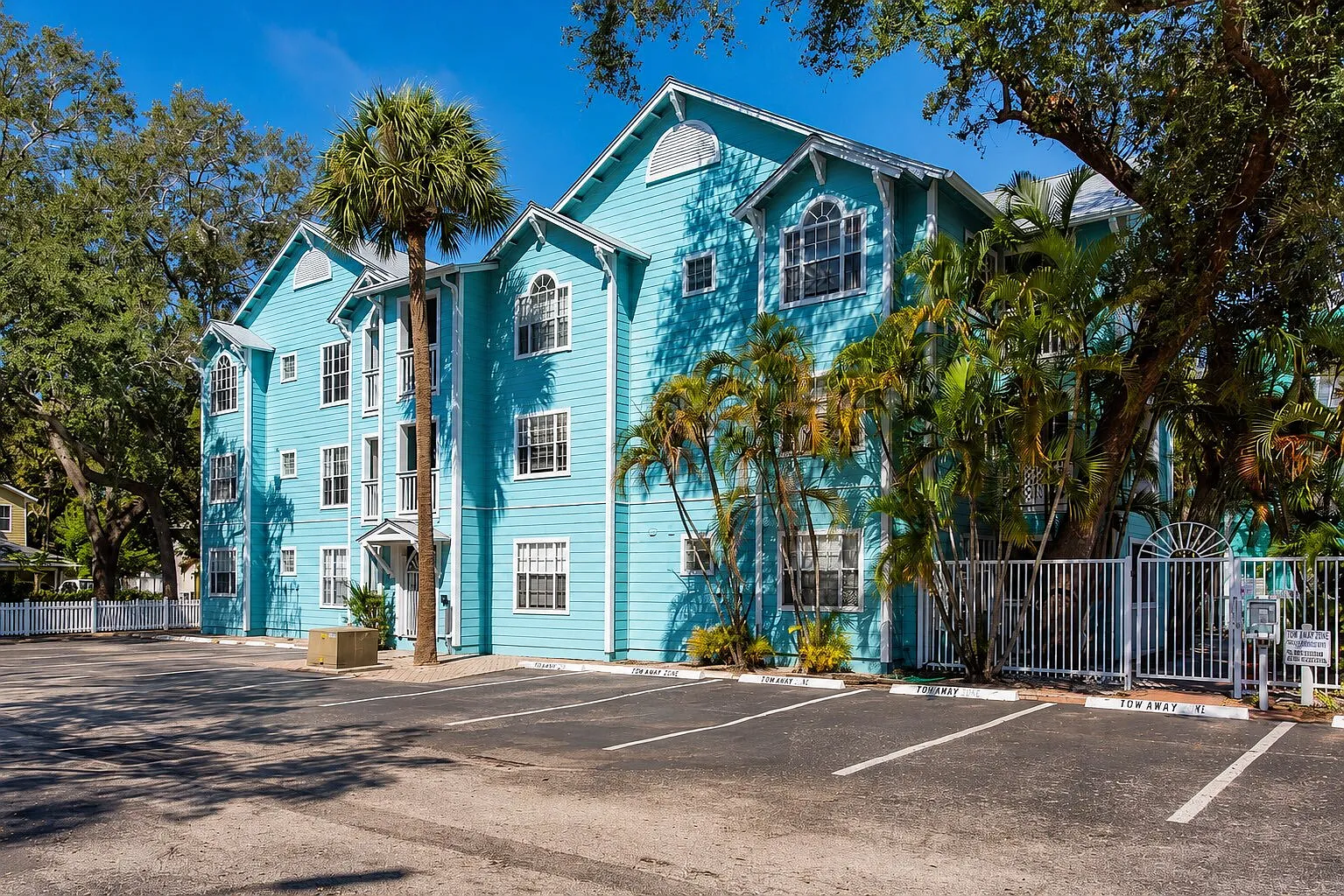 2 bed, 2.0 bath, 897 sqft, $1,900 — Photo 1