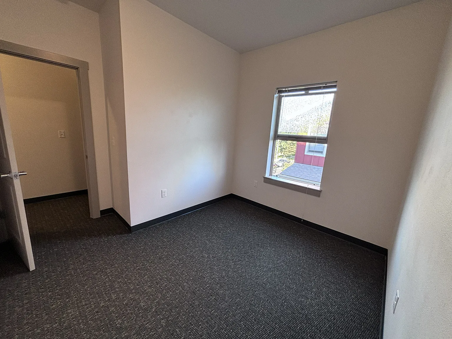Lakeview Dr, Eugene — Photo 4