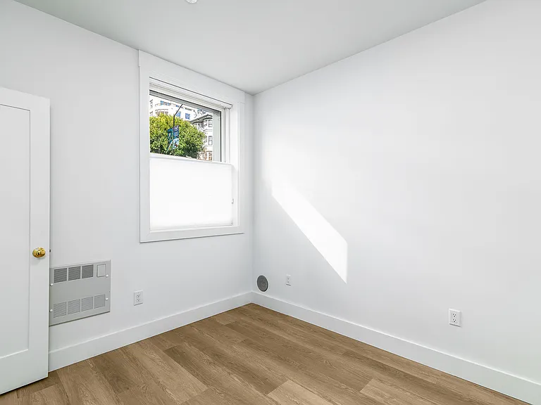 655 Powell — Photo 21