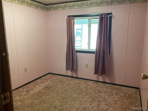 5th image of 64 Elmhurst Dr
