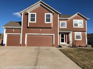 970 S Clearwater Creek Dr, Olathe, KS 66061