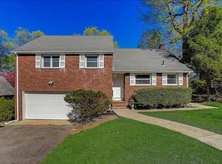 130 Reldyes Ave, Leonia, NJ 07605