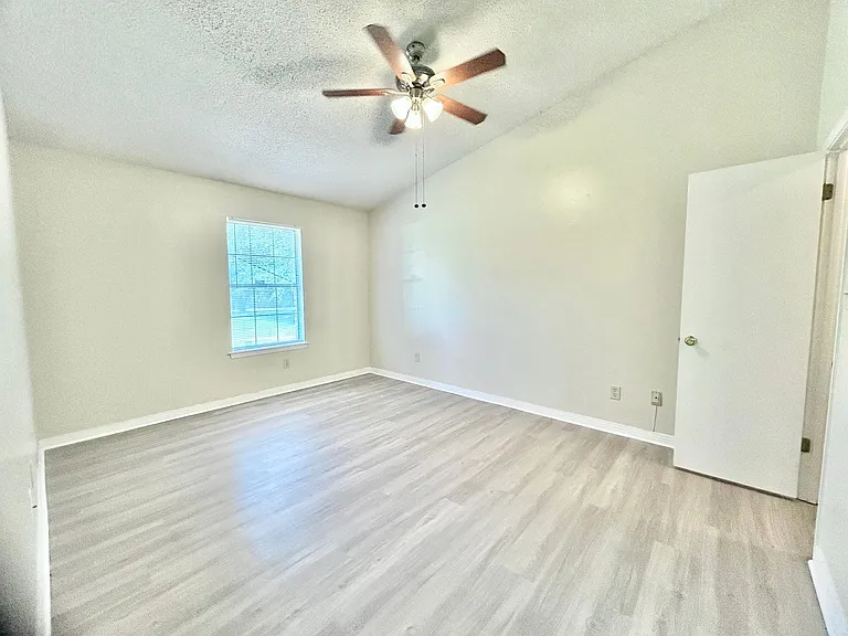 9345 Chisholm Rd #J3 — Photo 5